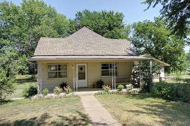 Nice covered front porch