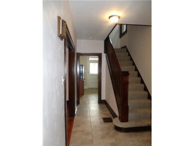Entry/Foyer.