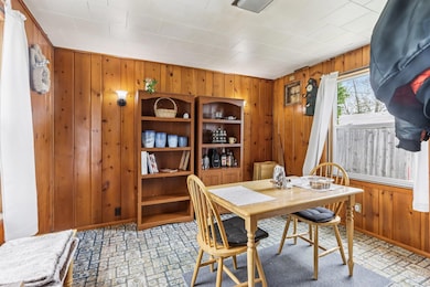 Den/Flex Room