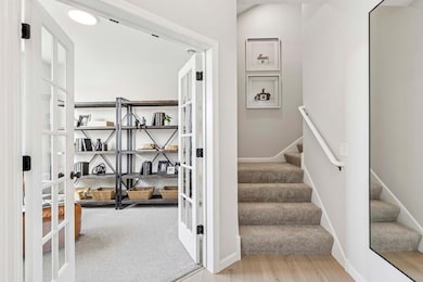 Flex room with 10-light doors