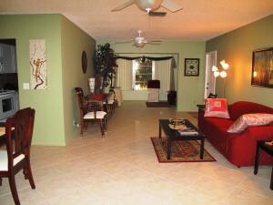 Spacious living room (2)