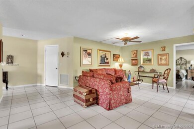 LIVING ROOM AREA
