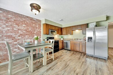 3910 Laura Leigh Dr, Friendswood, TX 77546 - photo 3