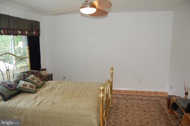 14228 Chadwick Ln, Rockville, MD 20853 - photo 5