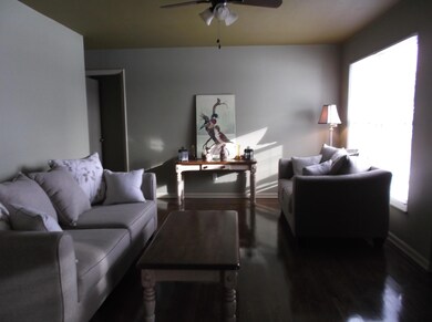 2560 Regina 011