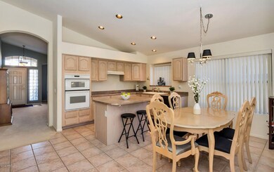 1001 W Ross Ave-large-005-7-Kitchen-1500