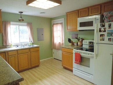 831 Hazel St, Auburn, IN 46706 - photo 3