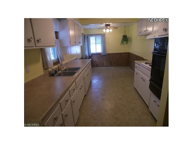 1852 Braeburn Park Dr, Euclid, OH 44117 - photo 3