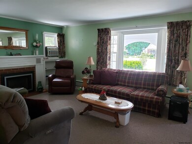 8 Orchard Dr, Schenectady, NY 12302 - photo 4