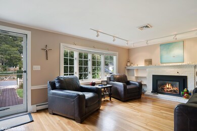 02_49HemlockLane_1_LivingRoom_HiRes