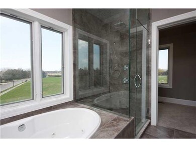 Master Bath/Spa Ensuite Master bath with Jetted tu