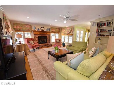 Den/Family/Great Room - Hardwoods, built-ins, rece