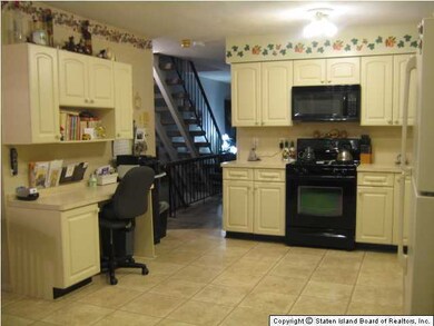 260 Merrymount St, Staten Island, NY 10314 - photo 6