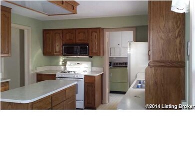 9208 Hudson Ln, Louisville, KY 40291 - photo 7