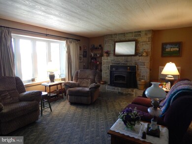 879 Hoffmansville Rd, Bechtelsville, PA 19505 - photo 6