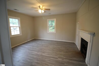 510 Sullivan St, Laurens, SC 29360 - photo 4