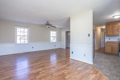 3928 Robert e Lee Dr, Hopewell, VA 23860 - photo 6