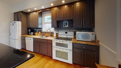 20 Oakland St, Newton, MA 02458 - photo 2