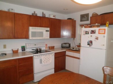 1707 Holly Place, Bethlehem, PA 18018 - photo 3