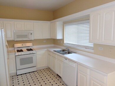 2409 Courtyard Cir unit 2, Aurora, IL 60506 - photo 6