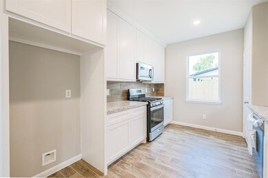 8413 Observatory St, Houston, TX 77088 - photo 5