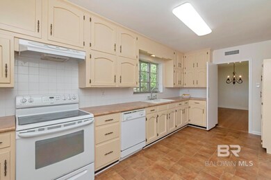 251 Irvine Rd, Mobile, AL 36606 - photo 4