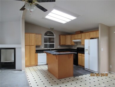 2524 11th St SE, East Wenatchee, WA 98802 - photo 3