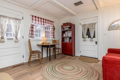 Side Entry/ Laundy
