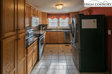 415 Old Us 421, Deep Gap, NC 28618 - photo 5