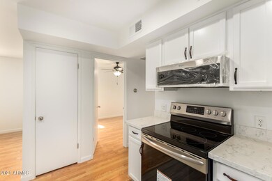 8802 N 8th St unit 203, Phoenix, AZ 85020 - photo 5