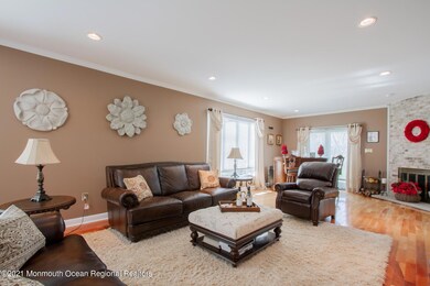 43 Spruce Ln, Colts Neck, NJ 07722 - photo 3