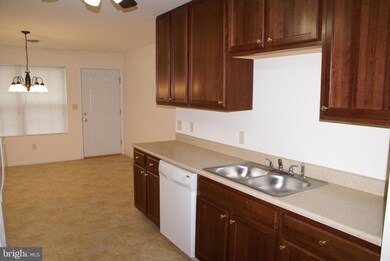 2758 Roosevelt Dr, Chambersburg, PA 17201 - photo 6