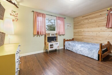 18434 Clyde Rd, Homewood, IL 60430 - photo 5