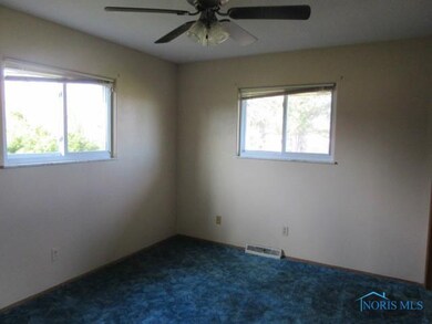 21875 W Middlesex Dr N, Genoa, OH 43430 - photo 6