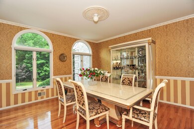 23 Bluffs Ct, Morganville, NJ 07751 - photo 5