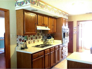Bright Kitchen with LOTS Of cabinet space! SELLER 