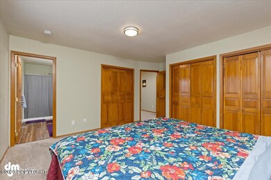 16-Primary Bedroom 20230322-DW-3369