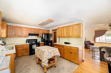 26 Syracuse Rd, Nashua, NH 03064 - photo 5