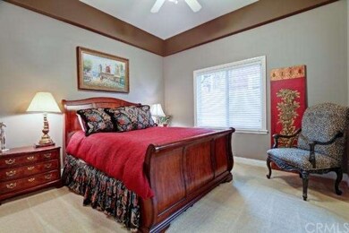 Second bedroom with 10' ceilings, ceiling fan and 