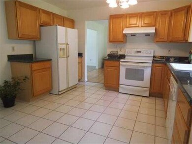 92 Chapin St, Ludlow, MA 01056 - photo 3