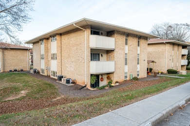5260 Crossbow Cir unit 18C, Roanoke, VA 24018 - photo 2