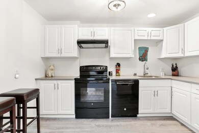 122 E Putnam Ave Unit 8-large-012-009-01