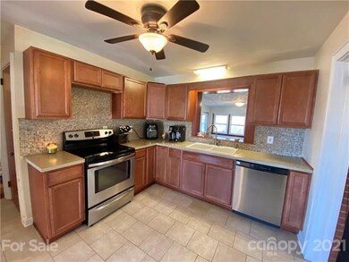 Beautiful Kitchen with Pass-though to Dining Room.