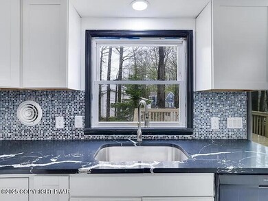 8066 Red Squirrel Dr, Tobyhanna, PA 18466 - photo 5