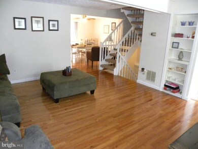 8903 Gutman Ct, Springfield, VA 22153 - photo 3