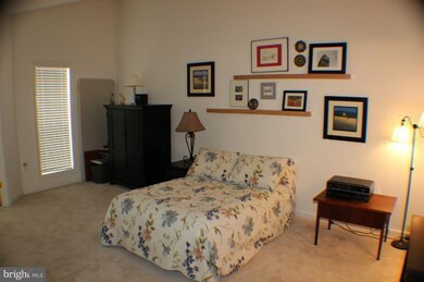 10092 Oakton Terrace Rd, Oakton, VA 22124 - photo 4