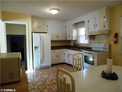 Kitchen - Freshly Painted, Newer laminate, New Cou