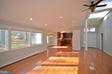 8925 Littleton St, Fairfax, VA 22032 - photo 6