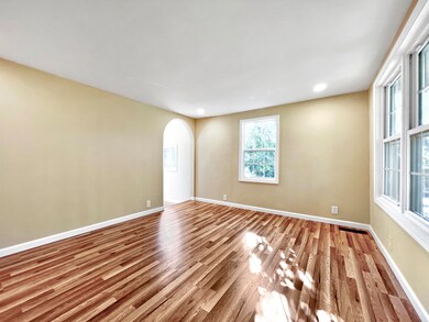 1701 Daytona Dr, Johnson City, TN 37601 - photo 3