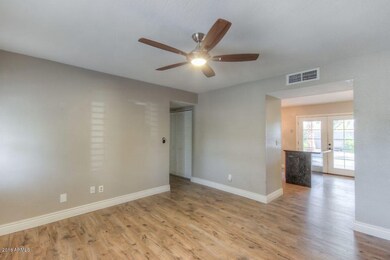 Living Room (3)-SMALL